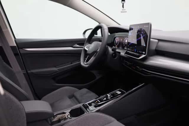 Volkswagen Golf (2025) thumbnail 36