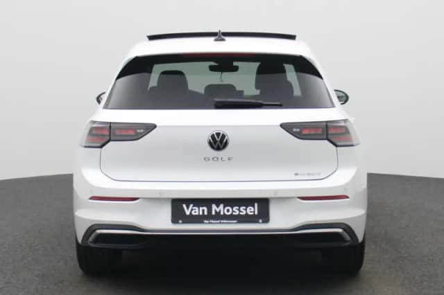 Volkswagen Golf (2025) thumbnail 5