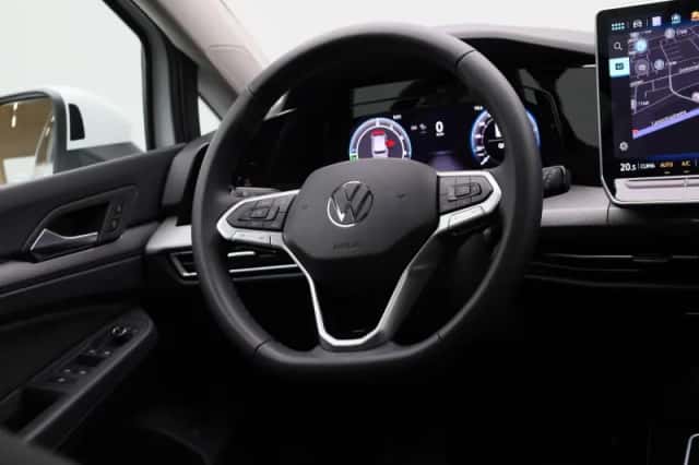 Volkswagen Golf (2025) thumbnail 41