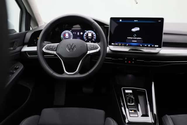 Volkswagen Golf (2025) thumbnail 7