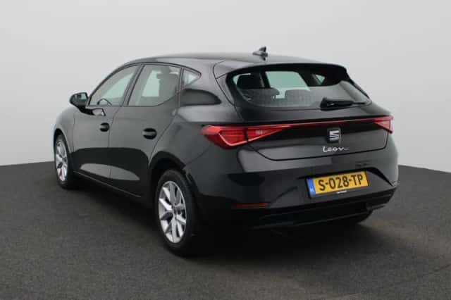 SEAT Leon (2023) thumbnail 2