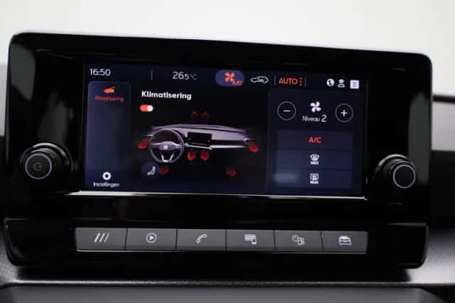 SEAT Leon (2023) thumbnail 14