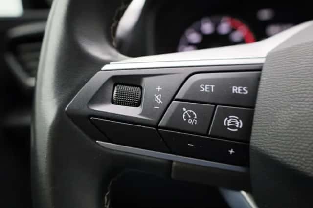 SEAT Leon (2023) thumbnail 18