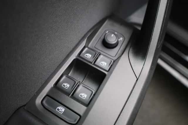 SEAT Leon (2023) thumbnail 25