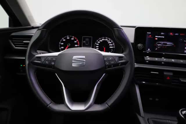 SEAT Leon (2023) thumbnail 7