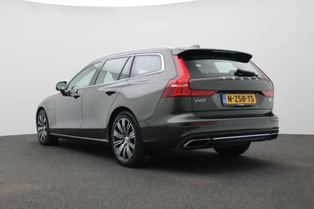 Volvo V60 (2022) thumbnail 2