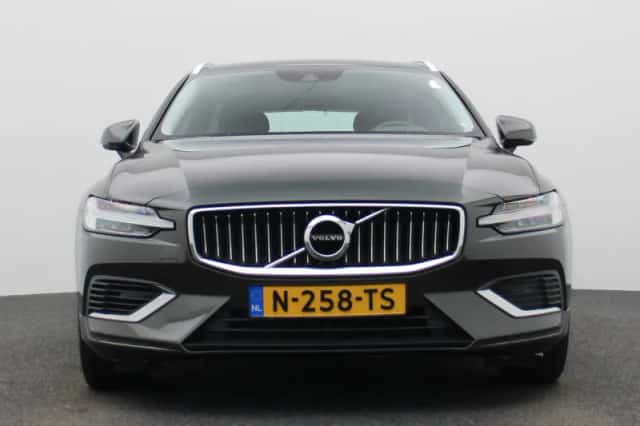 Volvo V60 (2022) thumbnail 3