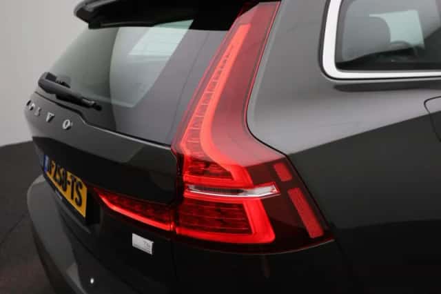 Volvo V60 (2022) thumbnail 37
