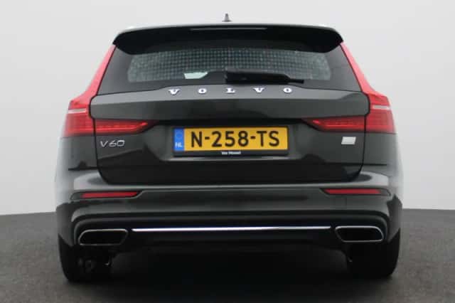 Volvo V60 (2022) thumbnail 5