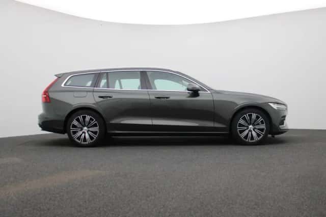 Volvo V60 (2022) thumbnail 6