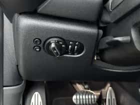 MINI Cooper S (2022) thumbnail 25