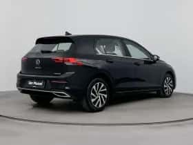 Volkswagen Golf (2023) thumbnail 4