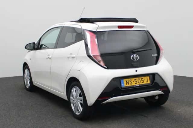 Toyota Aygo (2017) thumbnail 2