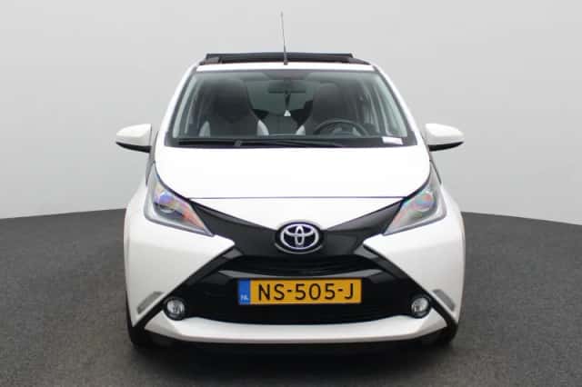Toyota Aygo (2017) thumbnail 3