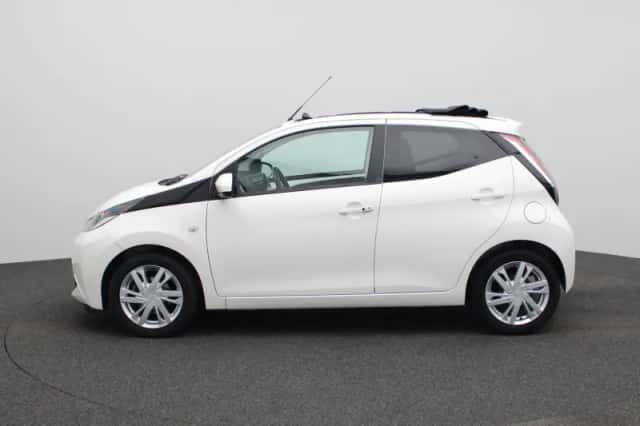 Toyota Aygo (2017) thumbnail 4