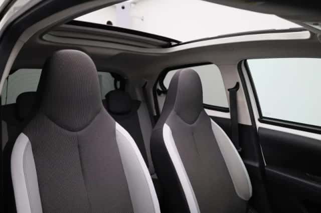 Toyota Aygo (2017) thumbnail 36