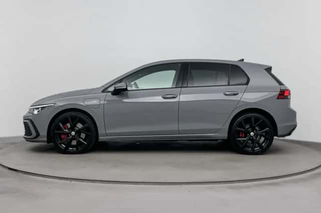 Volkswagen Golf (2022) thumbnail 2