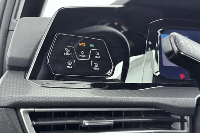 Volkswagen Golf (2022) thumbnail 15