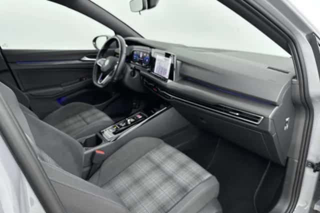 Volkswagen Golf (2022) thumbnail 17