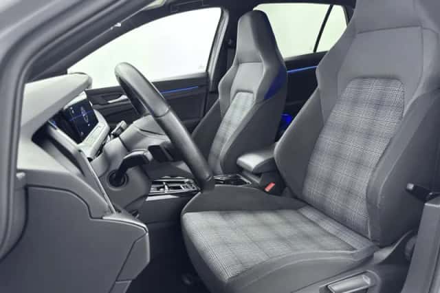 Volkswagen Golf (2022) thumbnail 26