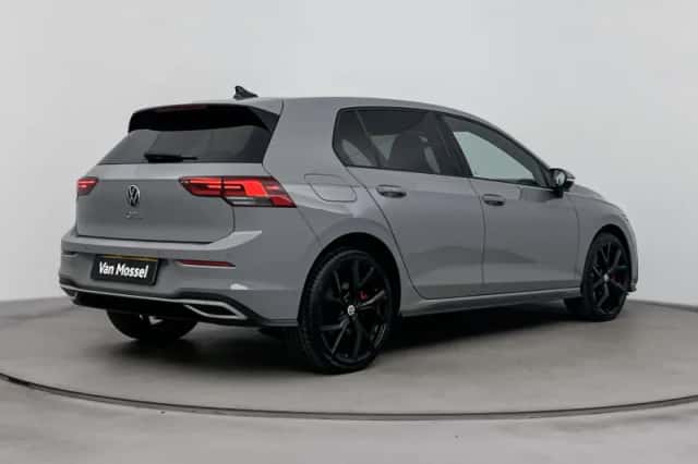 Volkswagen Golf (2022) thumbnail 4