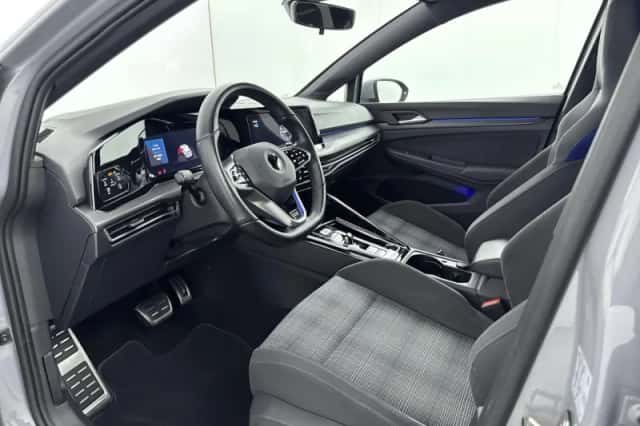 Volkswagen Golf (2022) thumbnail 8