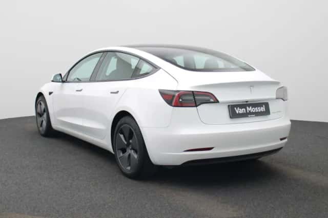Tesla Model 3 (2023) thumbnail 2