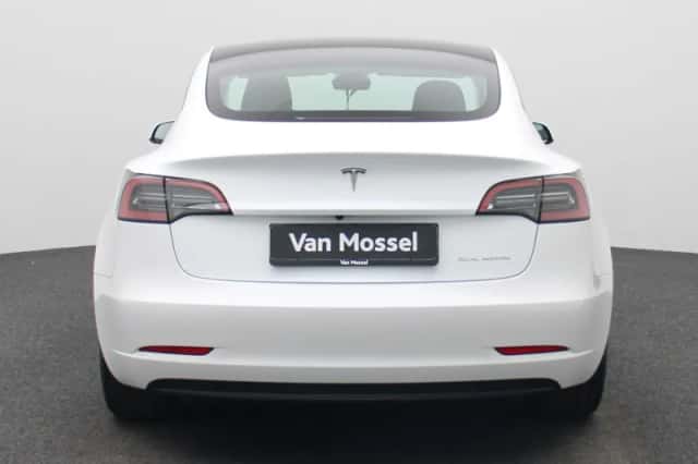 Tesla Model 3 (2023) thumbnail 5