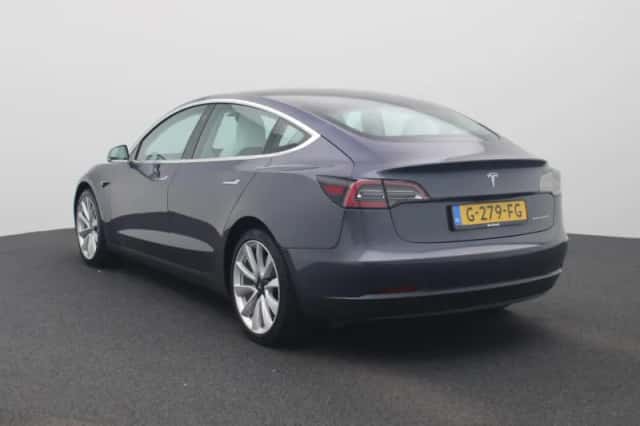Tesla Model 3 (2019) thumbnail 2