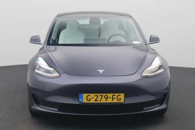 Tesla Model 3 (2019) thumbnail 3