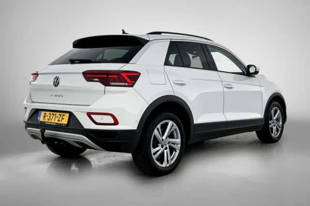 Volkswagen T-Roc (2023) thumbnail 4