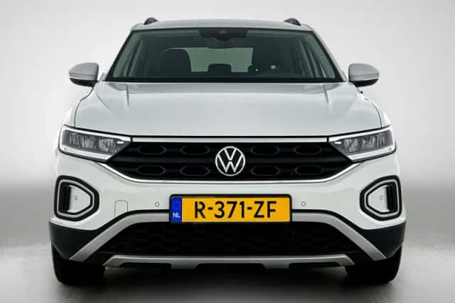 Volkswagen T-Roc (2023) thumbnail 5