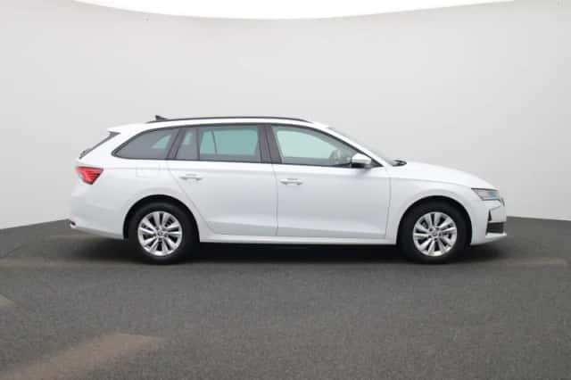 Škoda Octavia (2024) thumbnail 6
