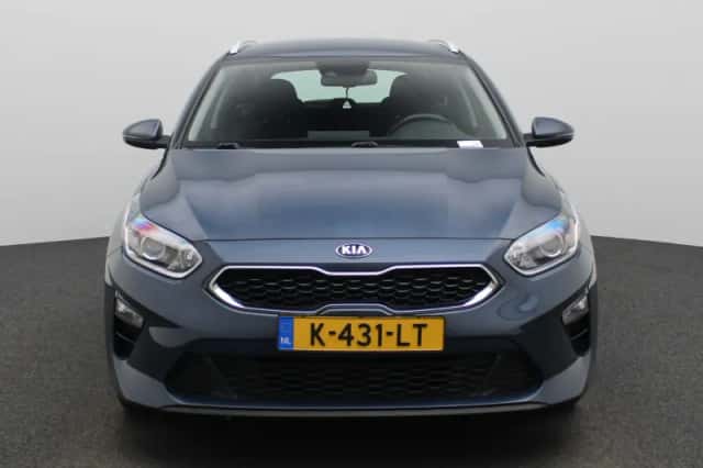 Kia Ceed Sportswagon (2021) thumbnail 3