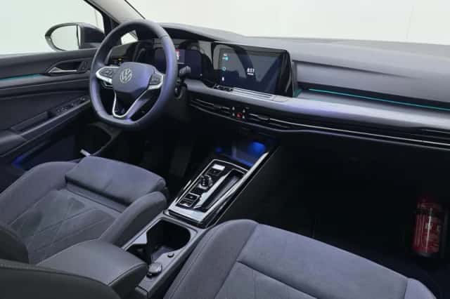 Volkswagen Golf (2023) thumbnail 6