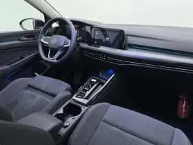Volkswagen Golf (2023) thumbnail 6