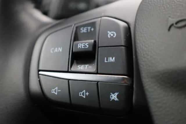 Ford Focus (2023) thumbnail 18