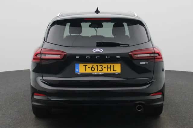Ford Focus (2023) thumbnail 5