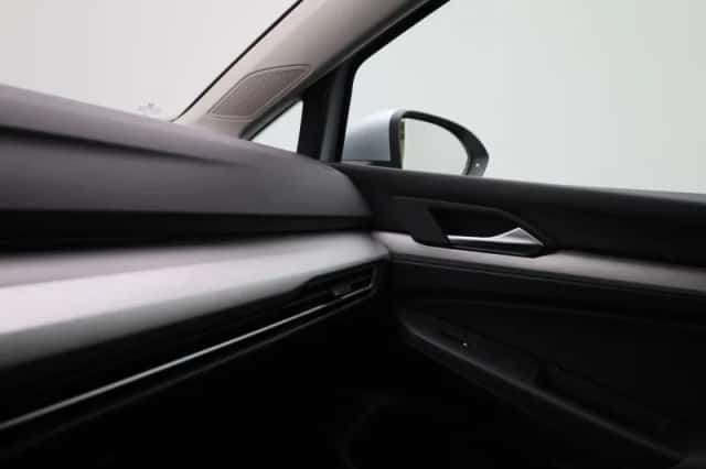 Volkswagen Golf (2022) thumbnail 22