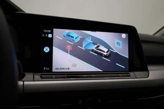 Volkswagen Golf (2022) thumbnail 25