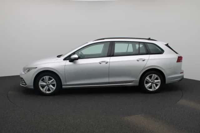 Volkswagen Golf (2022) thumbnail 4