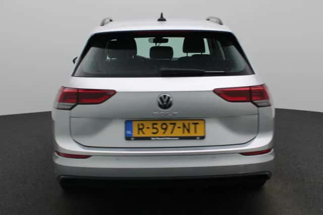 Volkswagen Golf (2022) thumbnail 5