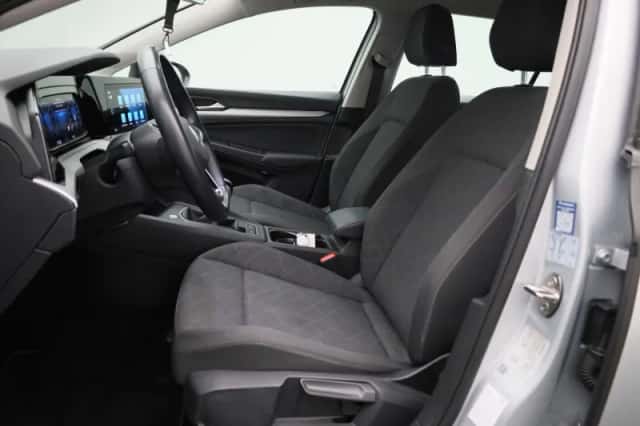 Volkswagen Golf (2022) thumbnail 8
