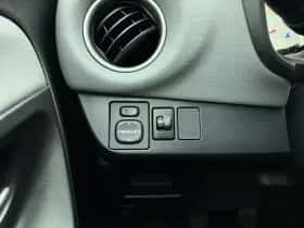 Toyota Yaris (2017) thumbnail 13
