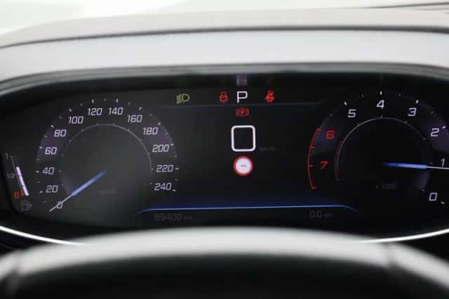 Peugeot 5008 (2023) thumbnail 8