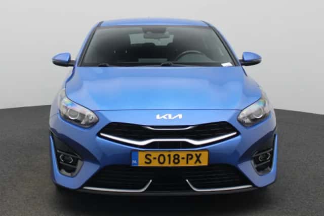 Kia Proceed (2022) thumbnail 3