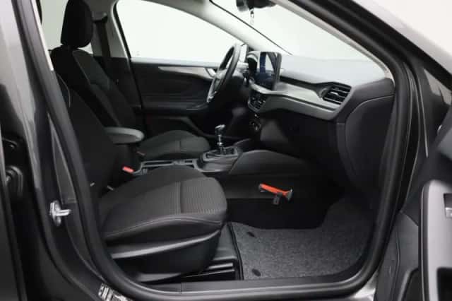 Ford Focus (2023) thumbnail 30