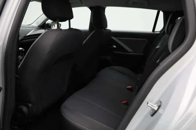 Opel Astra (2023) thumbnail 10