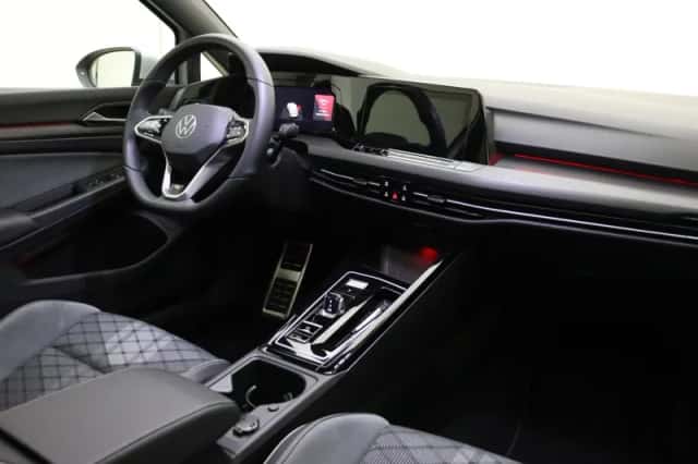 Volkswagen Golf (2024) thumbnail 3