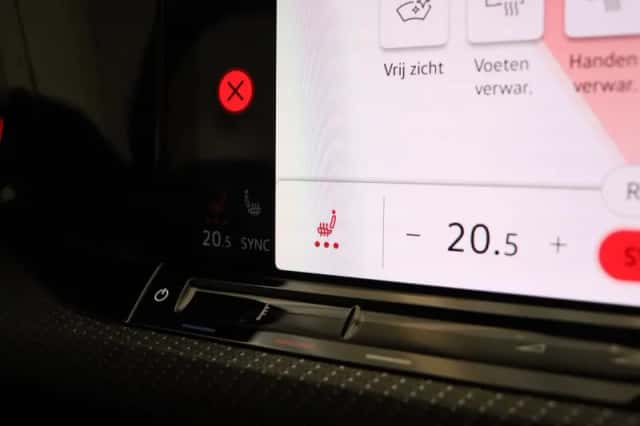 Volkswagen Golf (2024) thumbnail 23